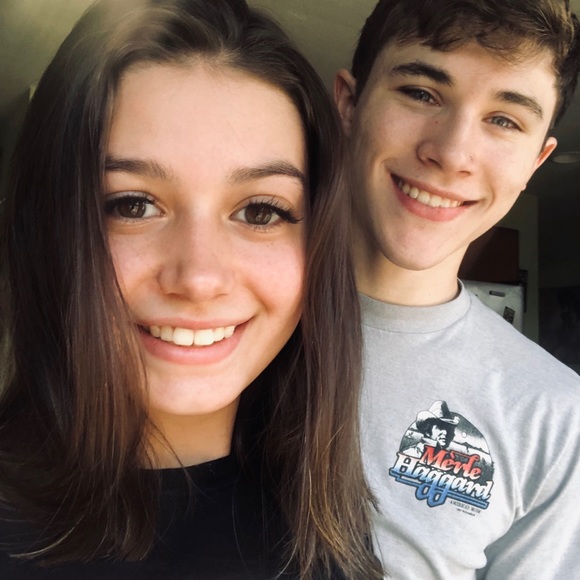 Meet your Posher, Tessa - Picture 3 of 3